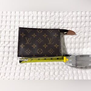 LOUIS VUITTON Monogram Posh Toilette 15 Mini Pouch Cosmetic Multi